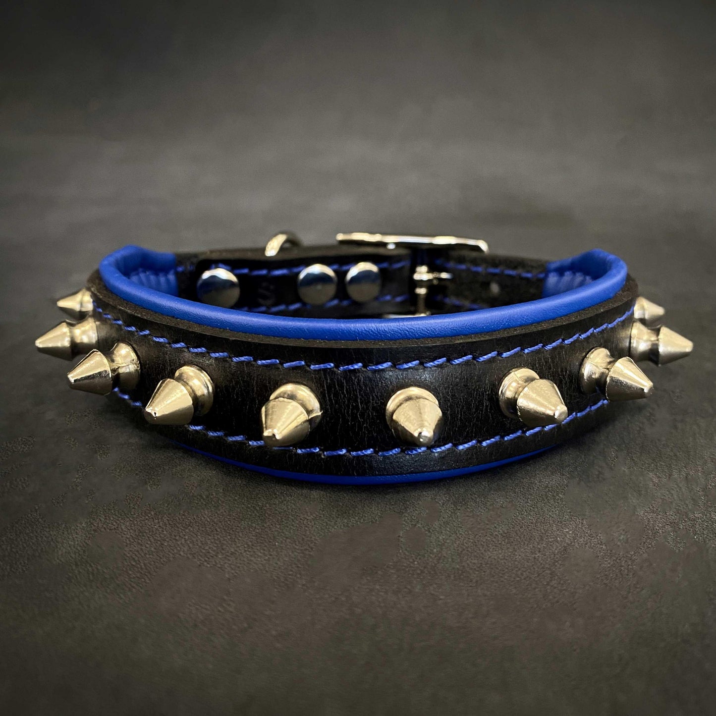 "Spiky" collar