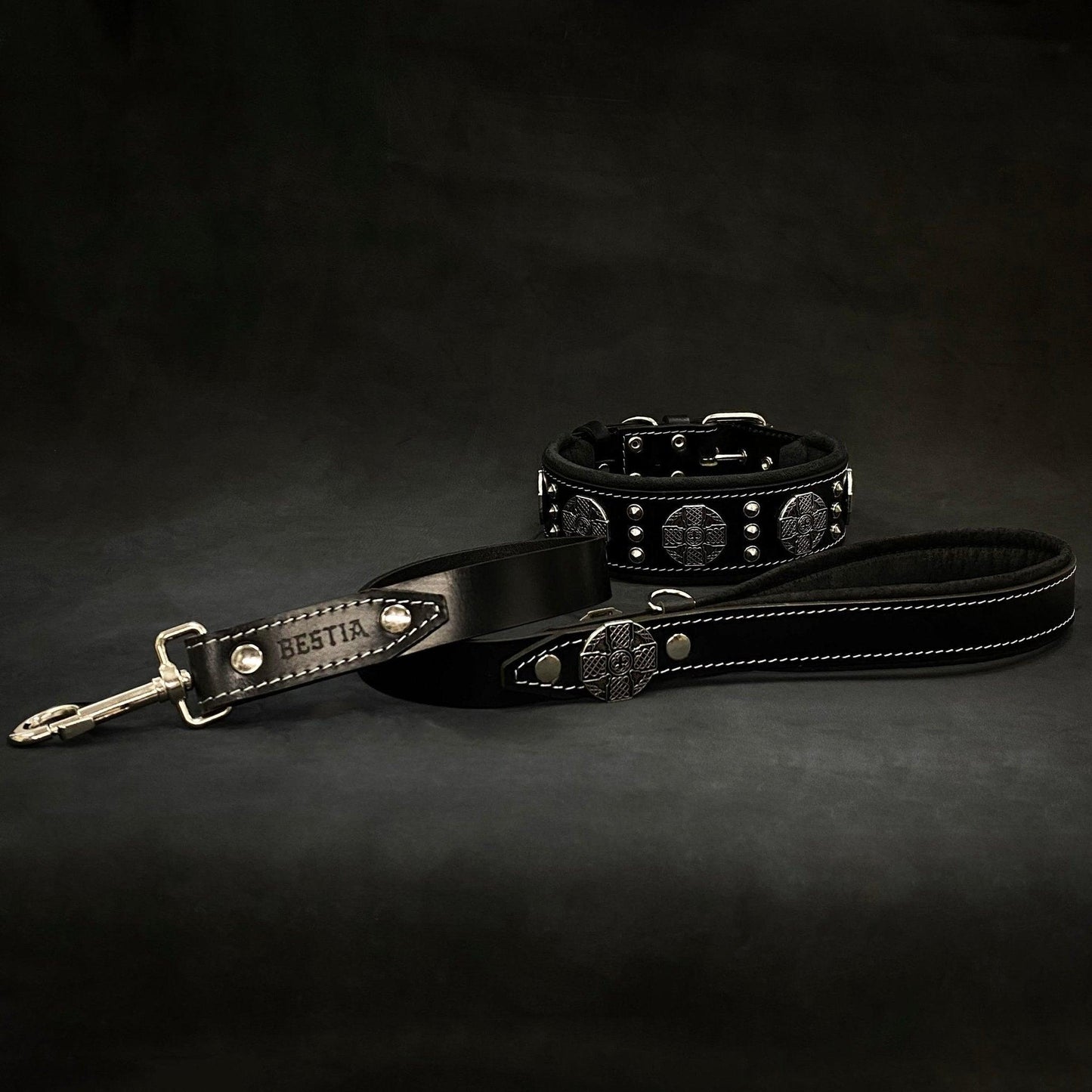 The "Maximus" collar 2.5 inch wide black & silver